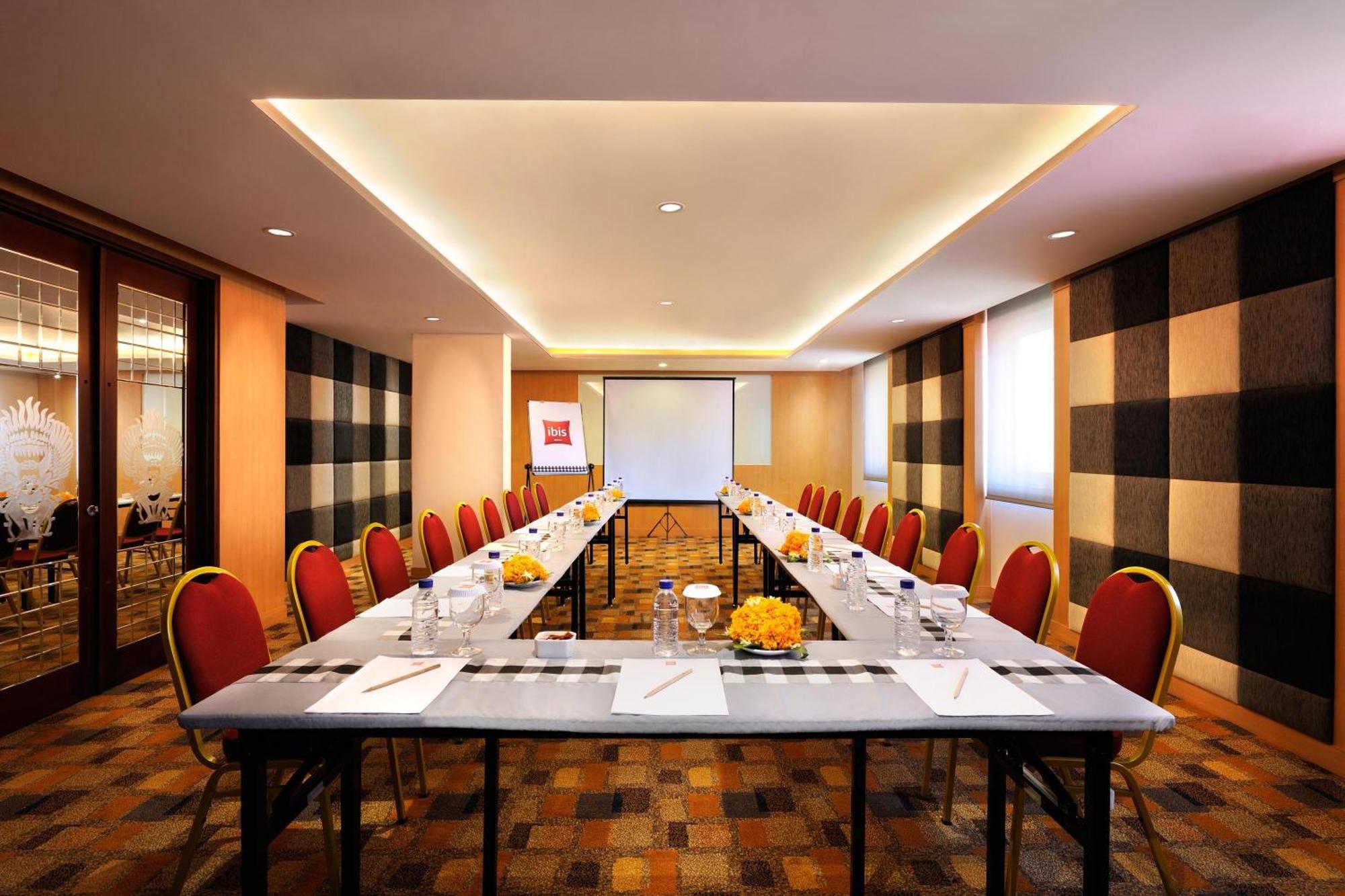 Hotel Ibis Bali Kuta à Kuta Lombok Business photo