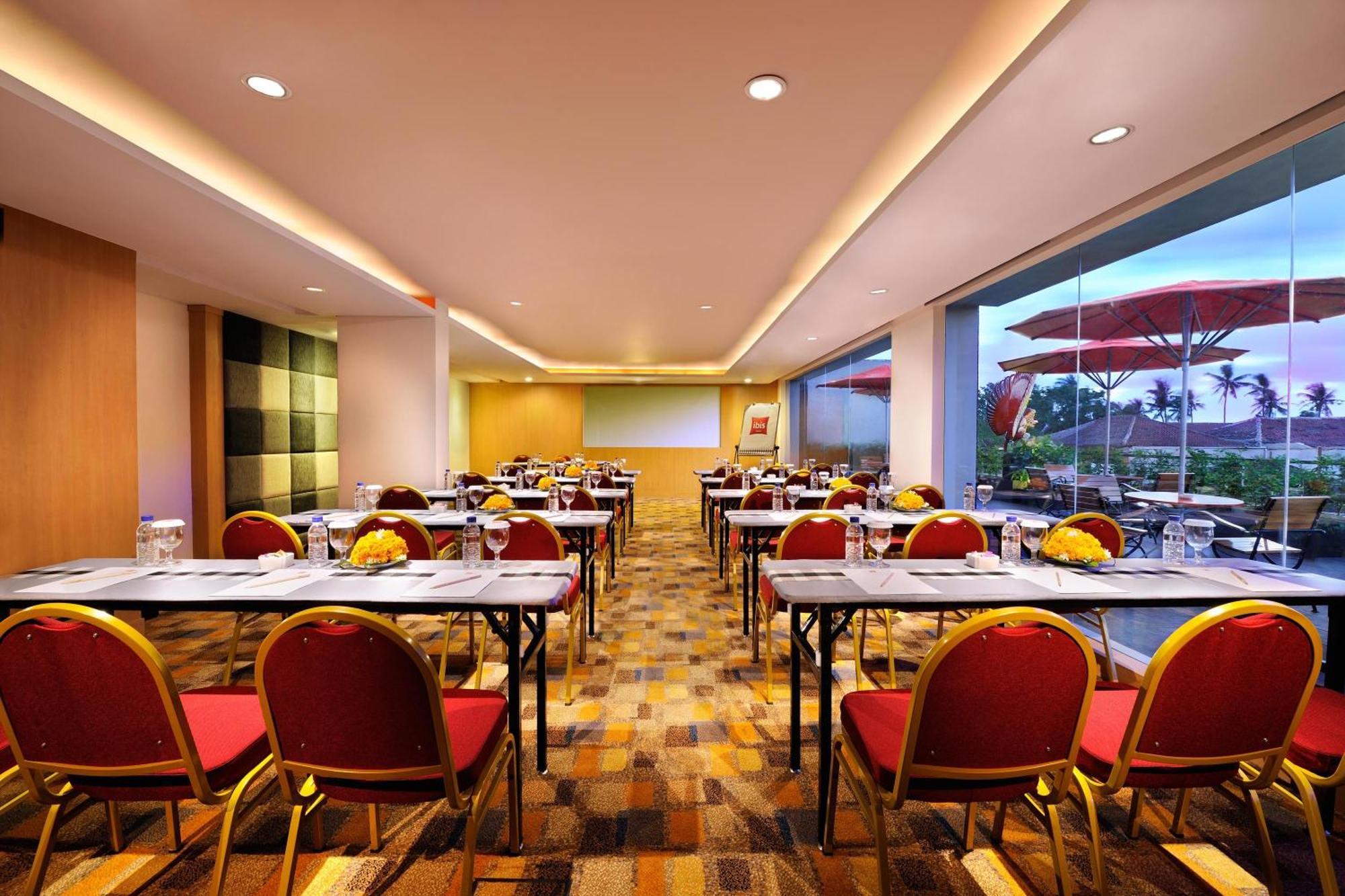 Hotel Ibis Bali Kuta à Kuta Lombok Business photo